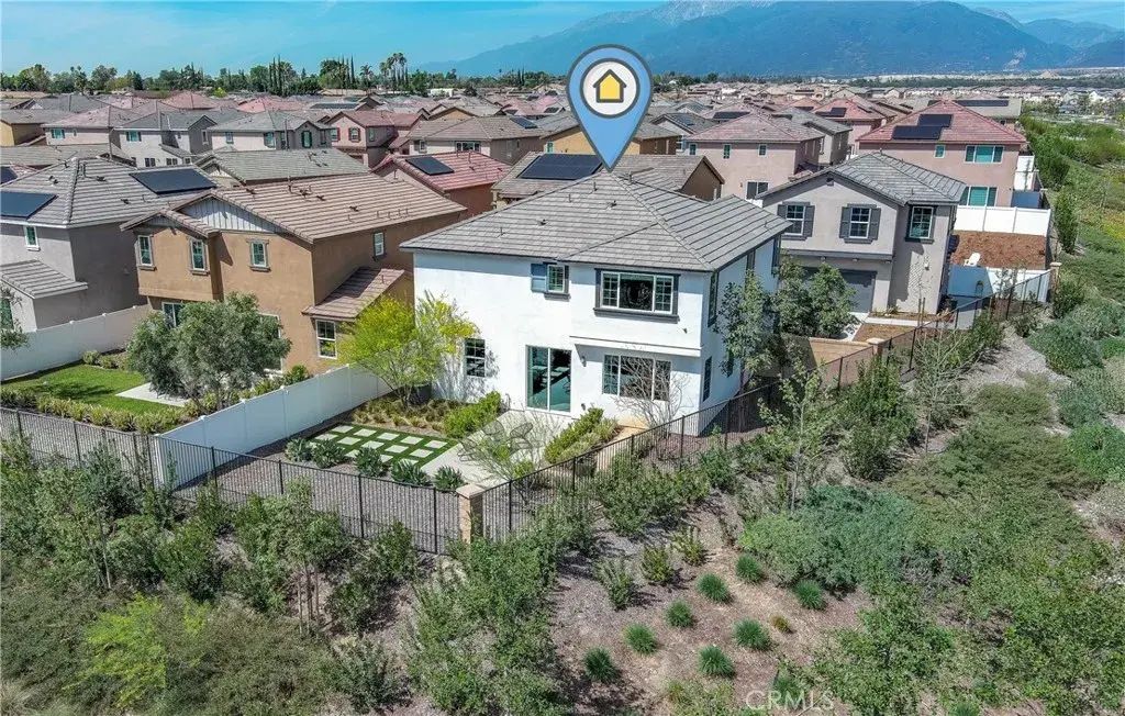2435 Gunner Ridge Way, Rialto