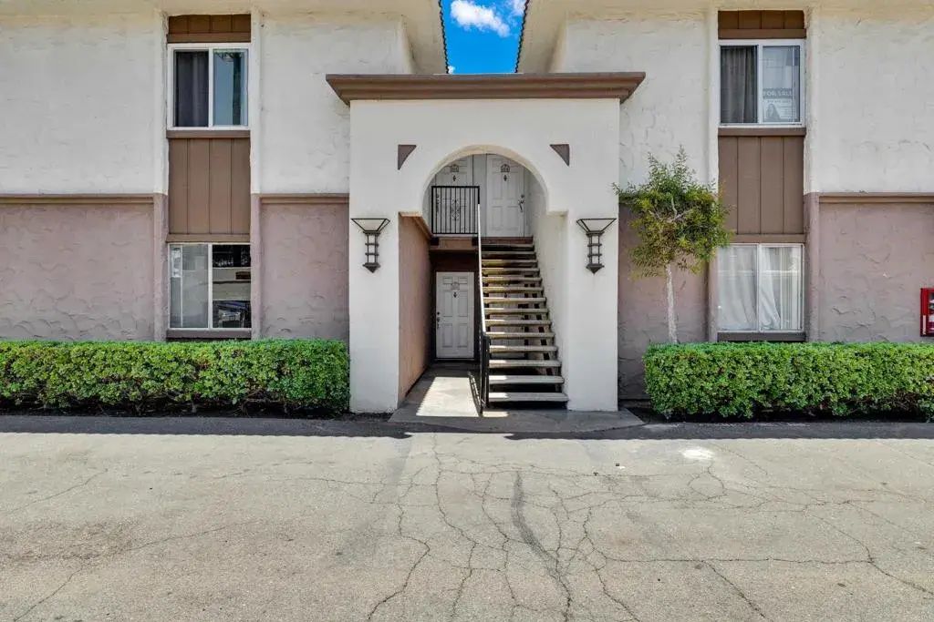 10235 Madrid Way 114, Spring Valley