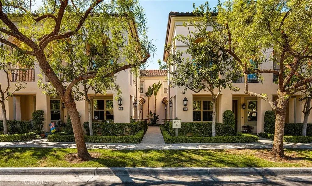 49 Kempton, Irvine