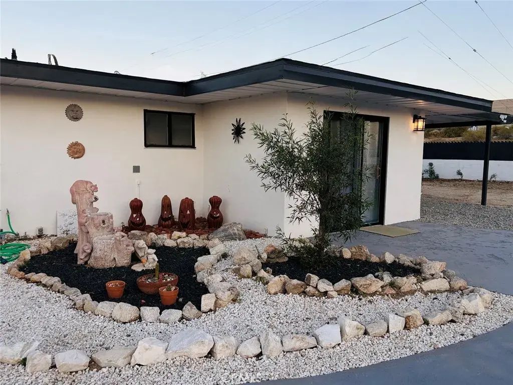12585 Mountain View, Desert Hot Springs