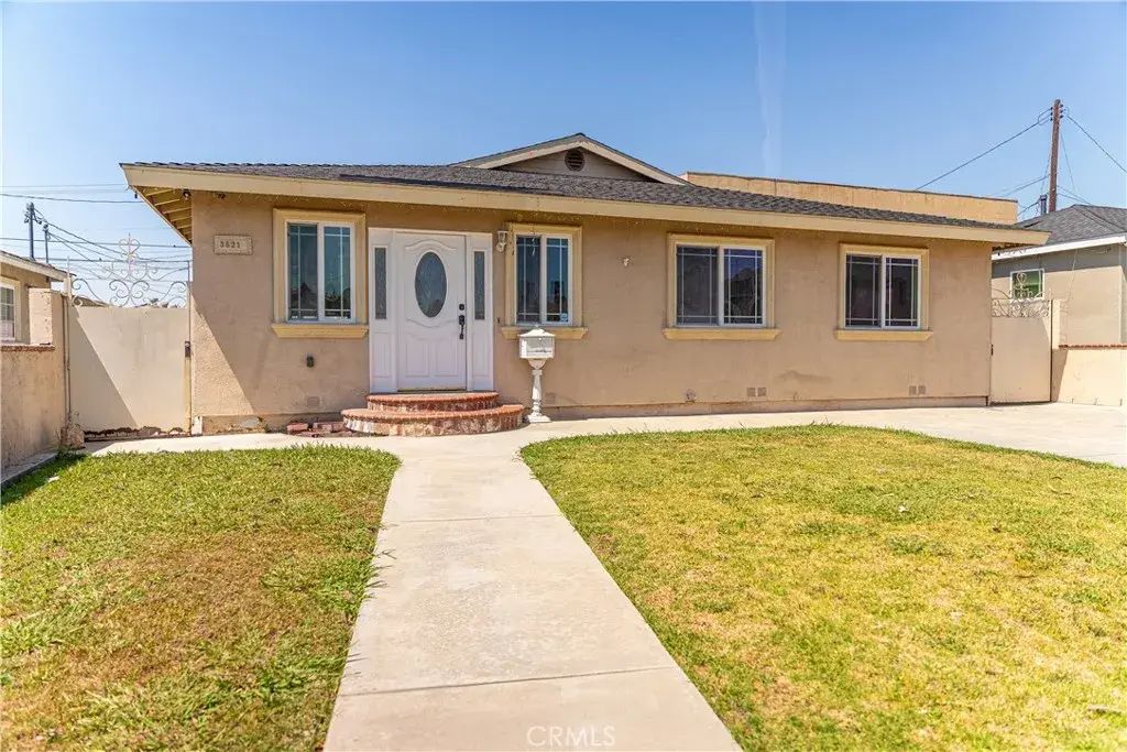 3521 Travis Avenue, Commerce