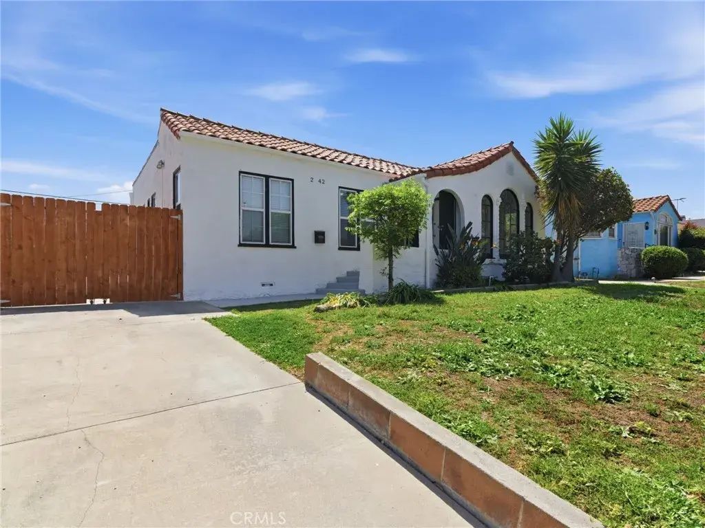2042 W 75th Street, Los Angeles