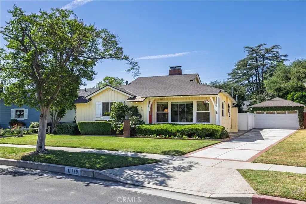 11750 Hatteras St, Valley Village