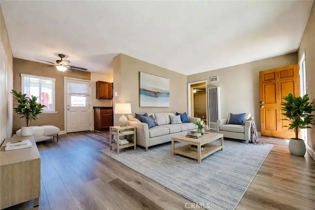 2536 Orange Avenue F, Costa Mesa