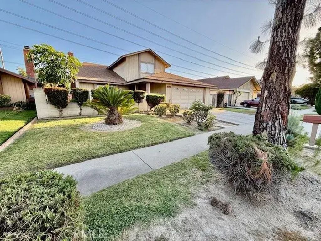 1822 W Moore, Santa Ana