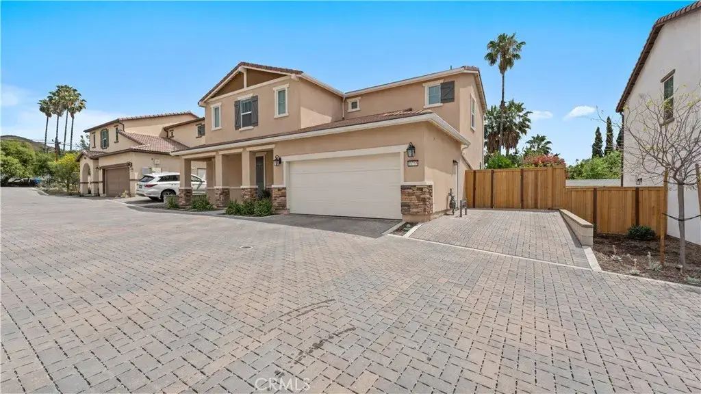 11755 Fenton, Sylmar