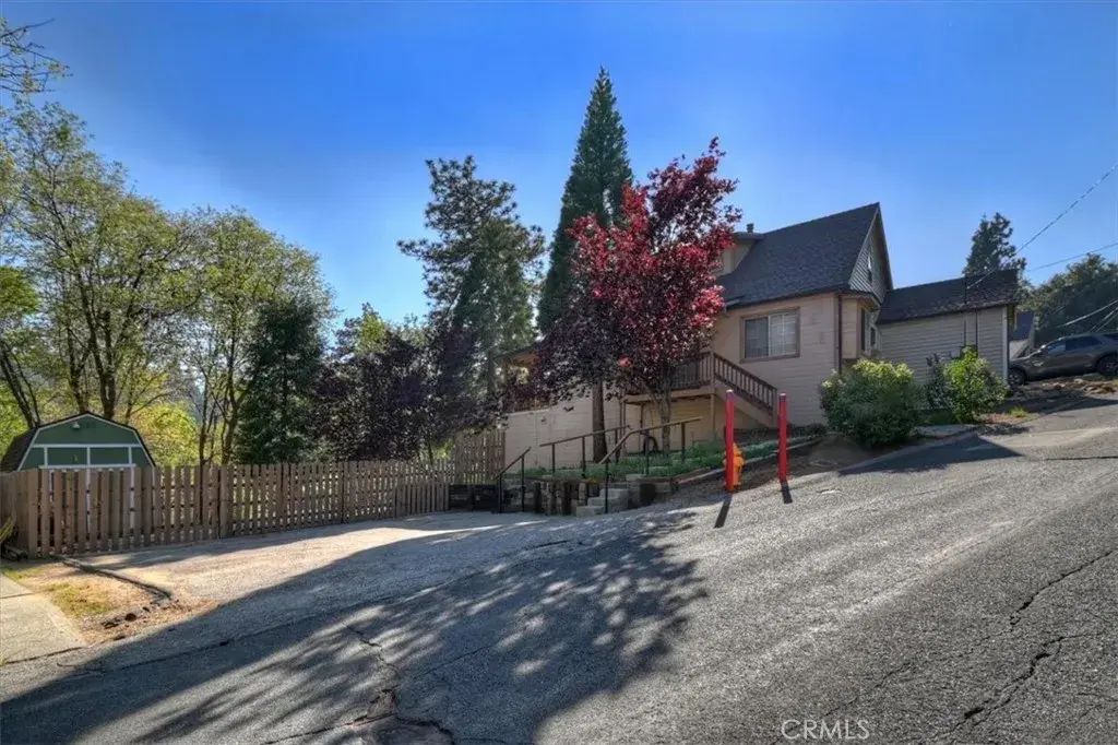23723 Hillside, Crestline