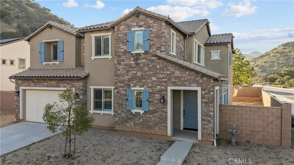 8327 N Mariposa Court, West Hills