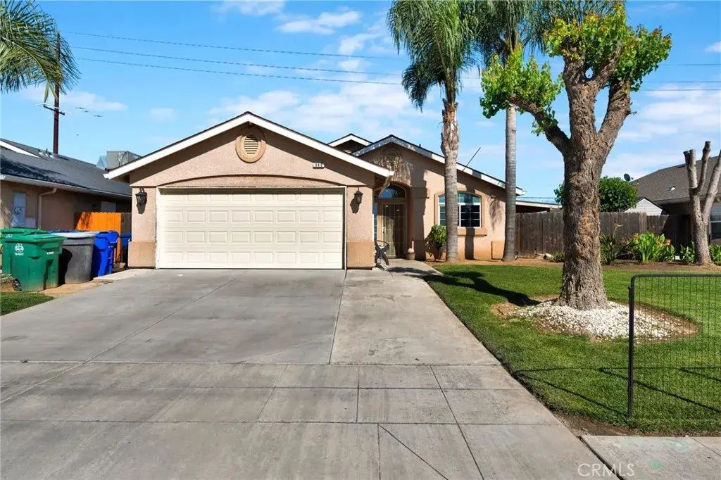 980 Redwood, Parlier