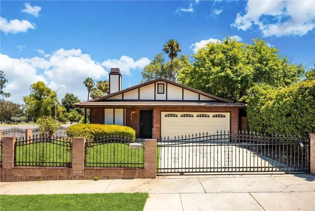 5546 Mclennan, Encino