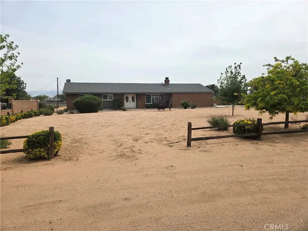 13955 Iroquois Road, Apple Valley