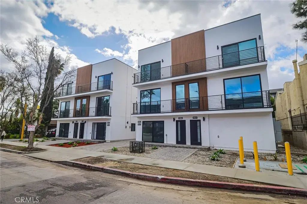 11810 Gilmore Street, North Hollywood