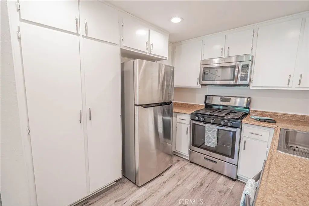 1342 E Hillcrest 17, Thousand Oaks