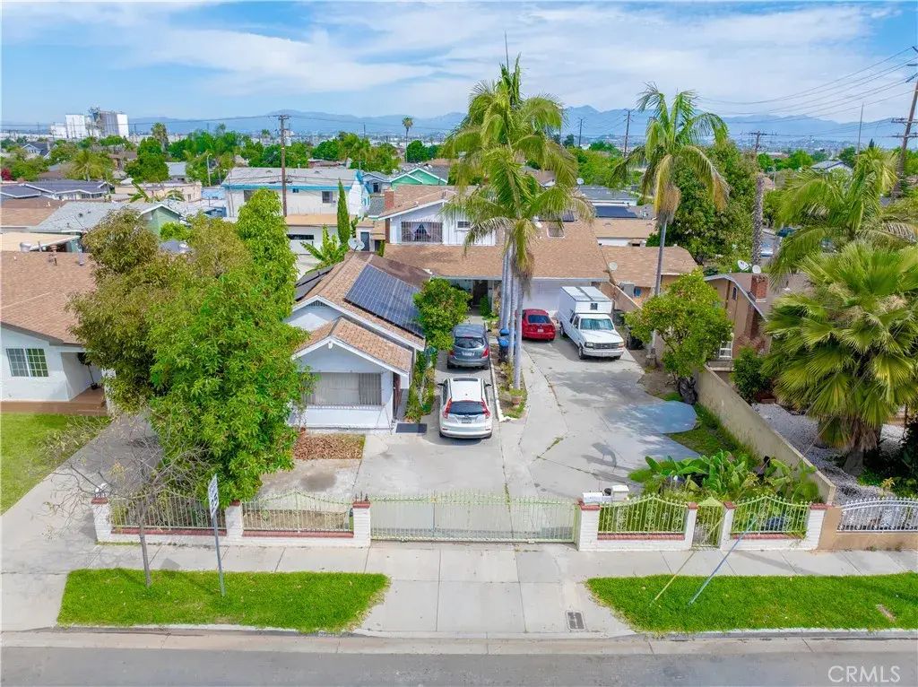3651 E 56th, Maywood