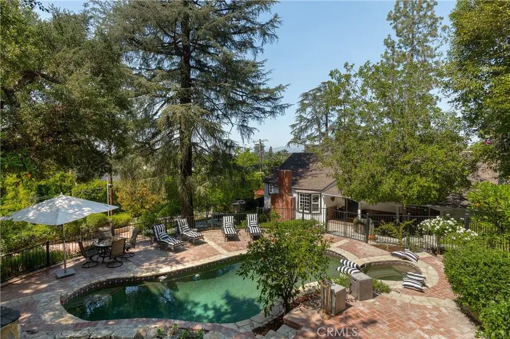 4650 Encino Avenue, Encino