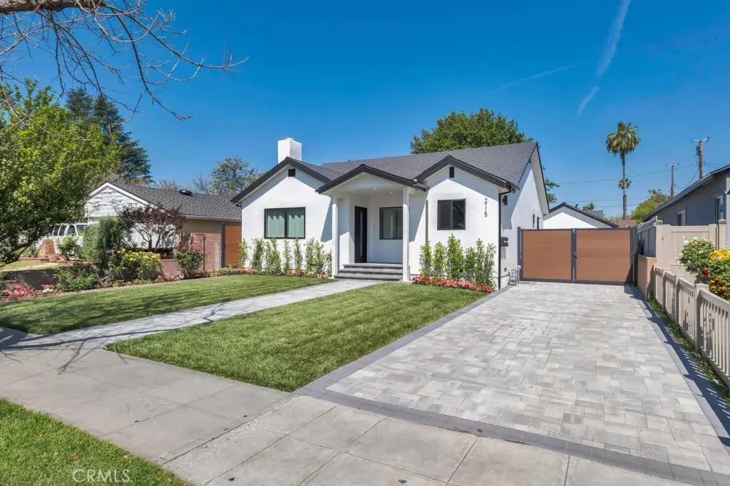 2115 W Clark Avenue, Burbank