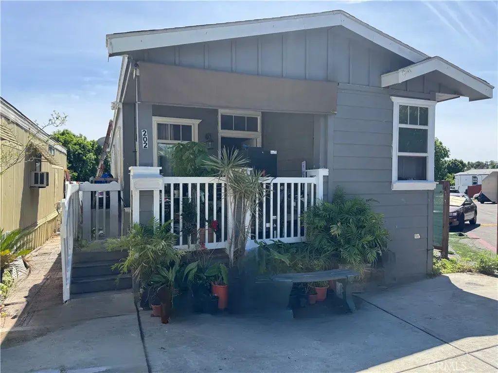 12301 San Fernando 202, Sylmar