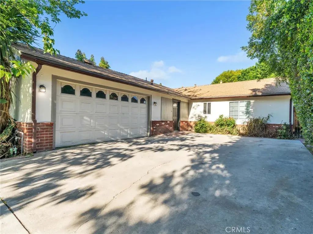 7318 Zelzah Avenue, Reseda