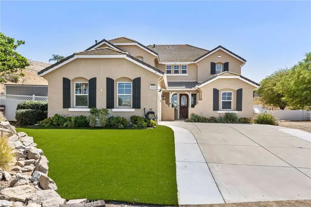 200 Pompano, Norco