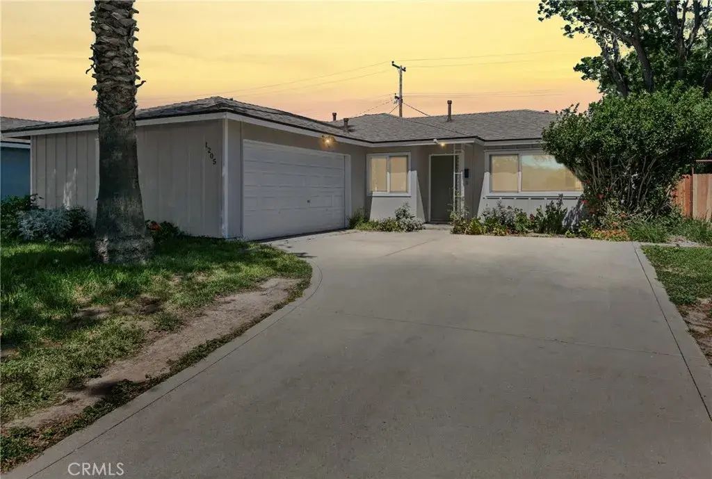 1205 E Oak Avenue, Lompoc