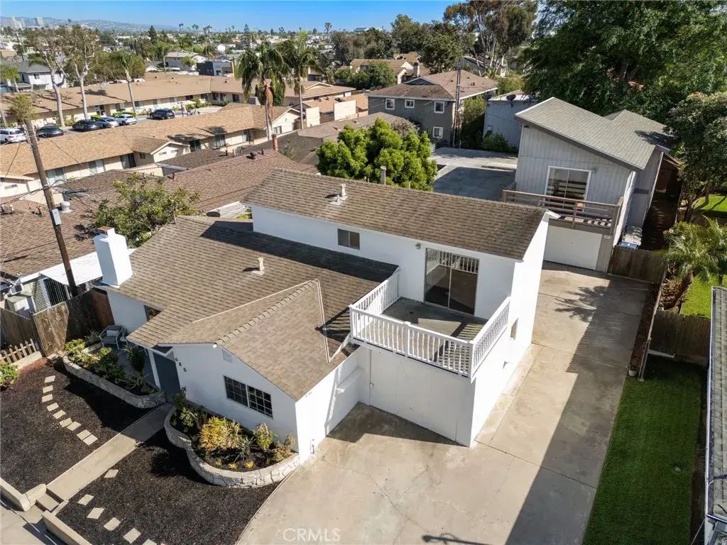 685 Center St., Costa Mesa