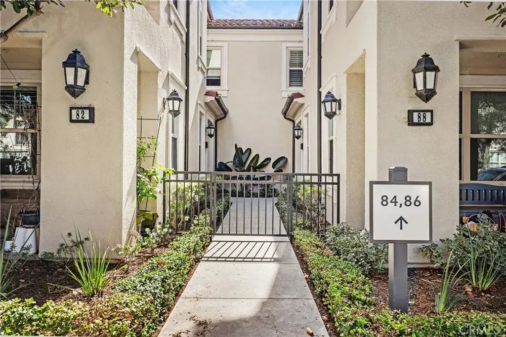 84 Mayfair, Irvine