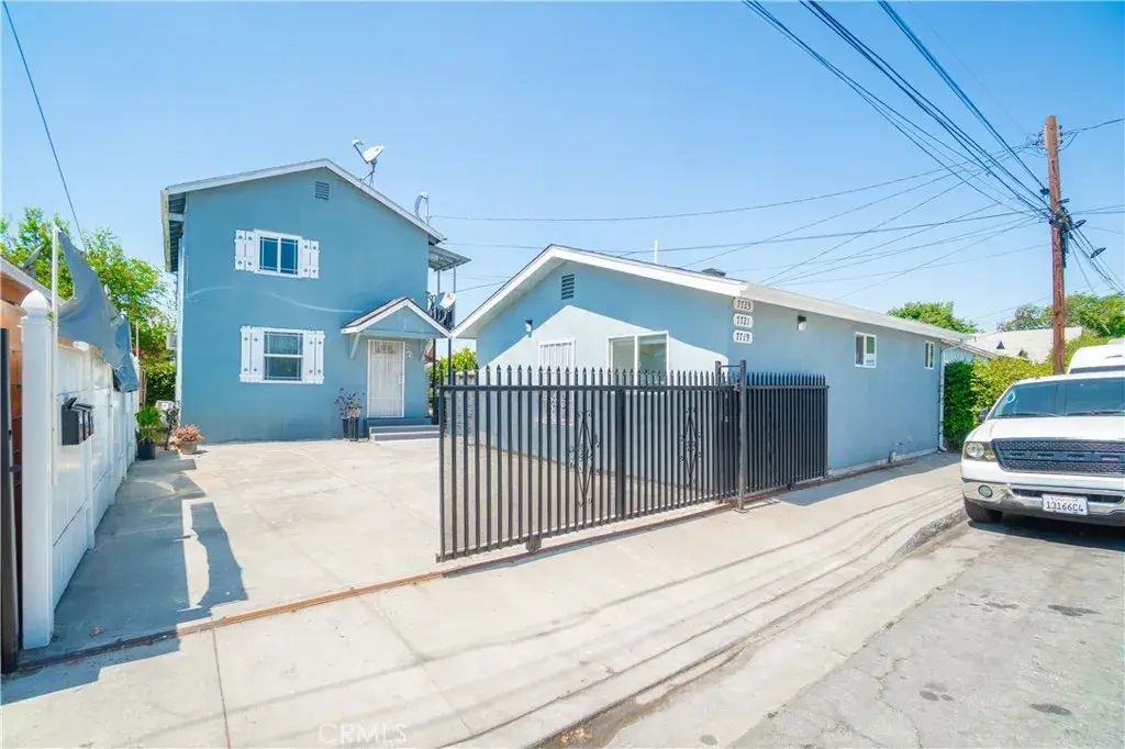 7721 Bell Avenue, Los Angeles