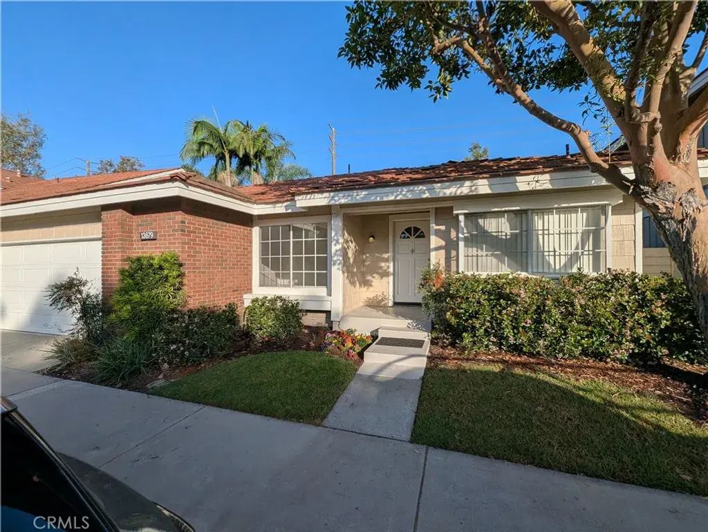 13679 Iroquois, Tustin