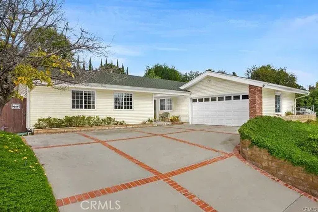 22055 Rayen Street, West Hills