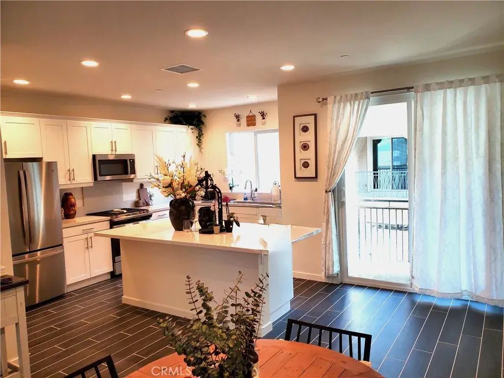 609 Shadowbrook, Lake Forest
