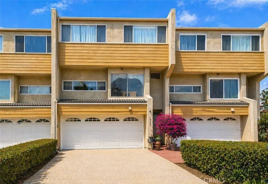 18697 Club, Huntington Beach