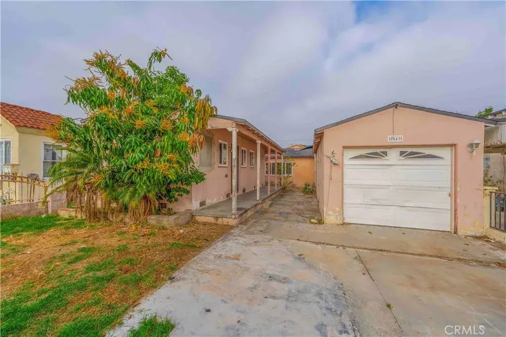 8669 San Gabriel, South Gate