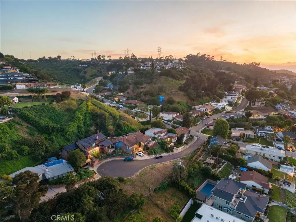 5261 Weatherford Dr, Los Angeles