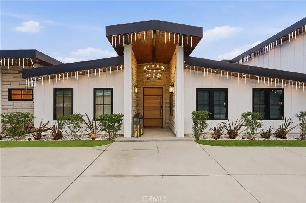 22300 Philiprimm, Woodland Hills