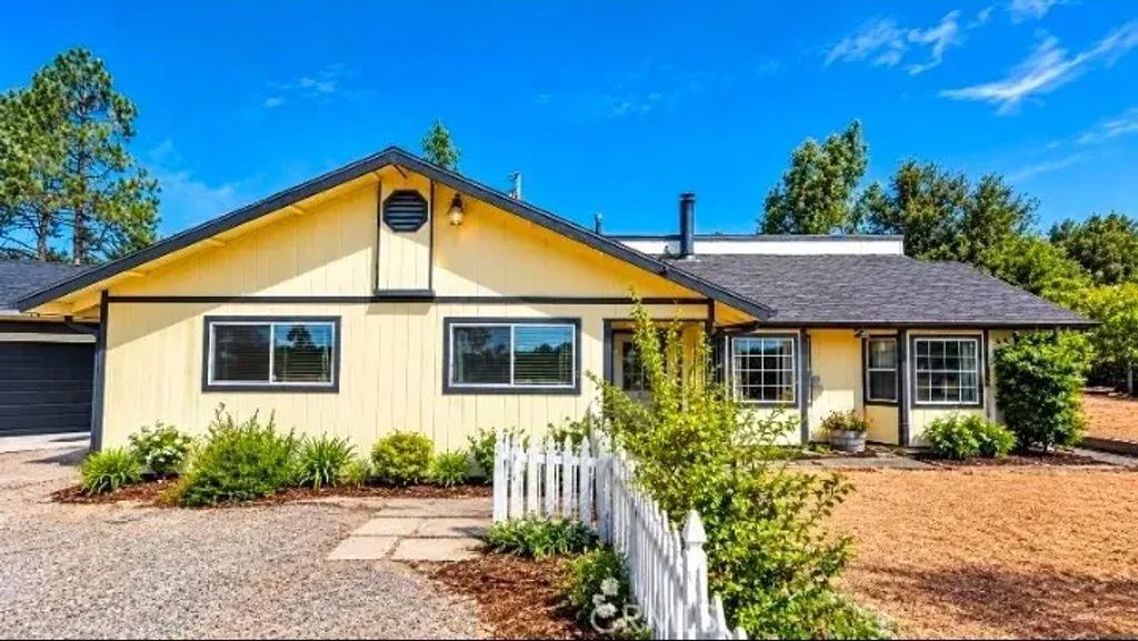 46535 Eastwood South, Oakhurst