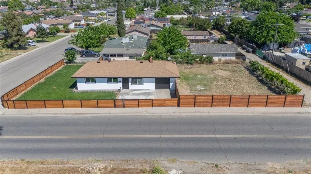 1209 Peach, Livingston
