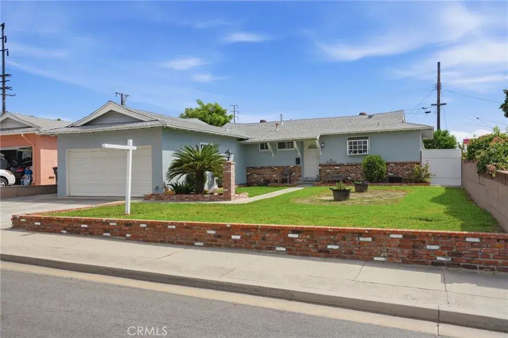 14936 Steprock, La Mirada