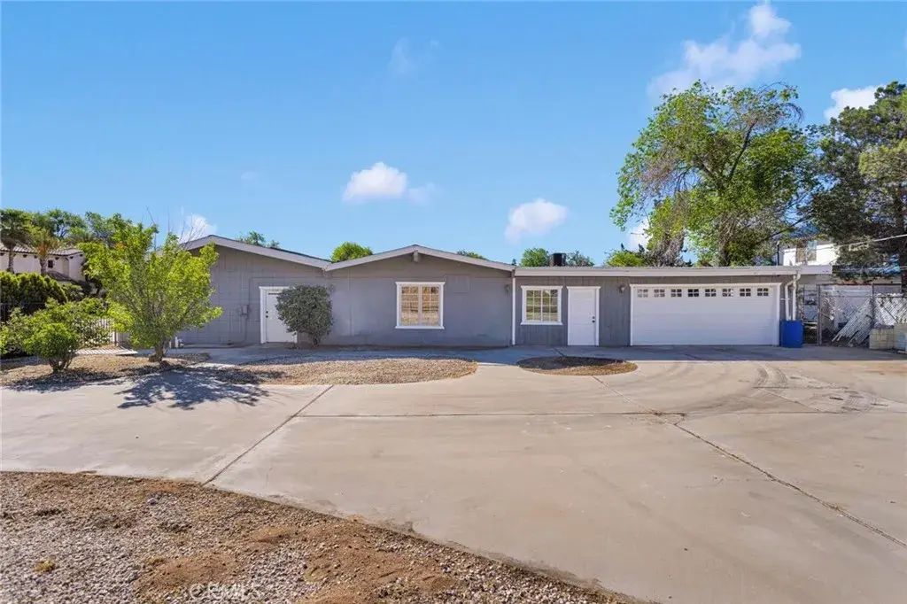 8732 Pico Avenue, Hesperia