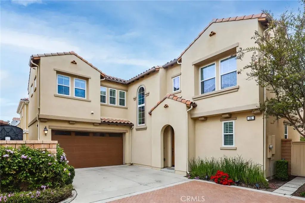 35 Lantana, Lake Forest