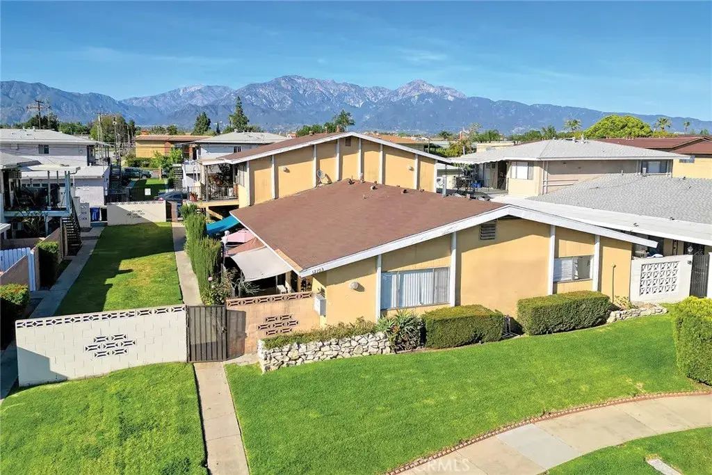 1210 W Rosewood Court, Ontario