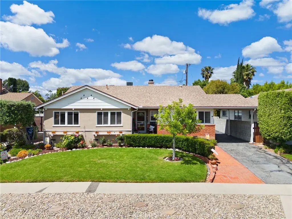 6347 Bovey Avenue, Tarzana