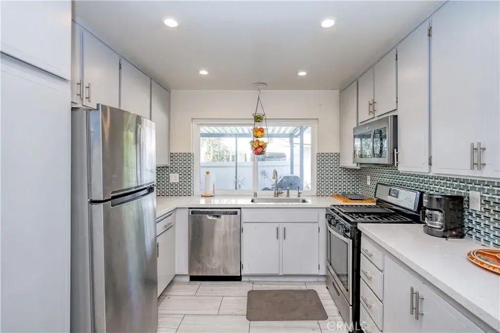26333 Long Oak Drive, Newhall