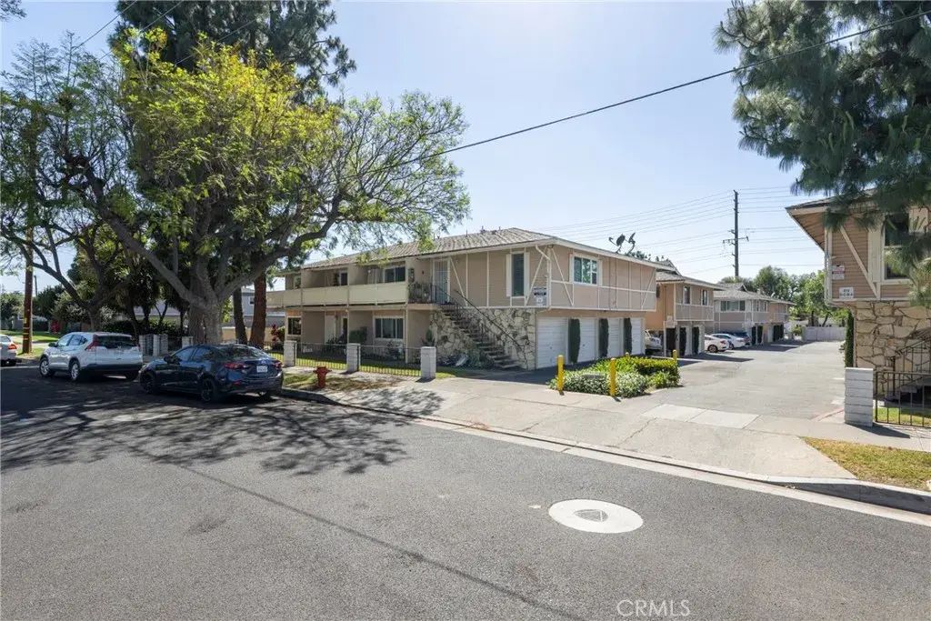 410 N Clark, Orange
