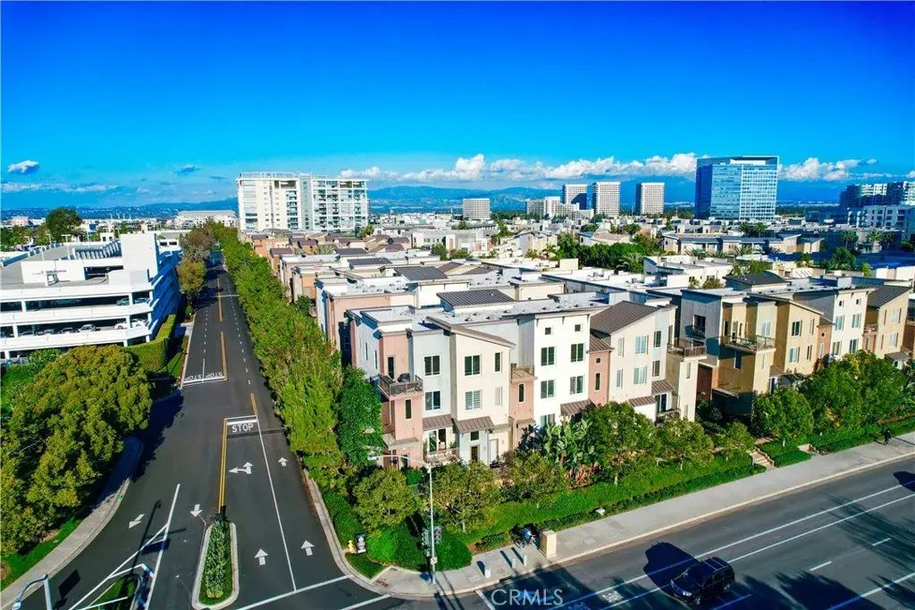 81 Waldorf, Irvine
