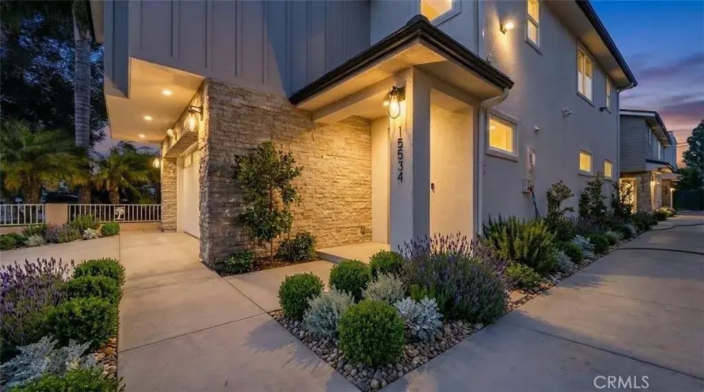 15534 Colorado Avenue, Paramount