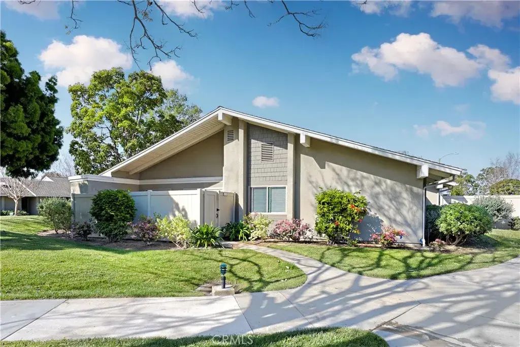 8933 Amador Circle #1316e, Huntington Beach