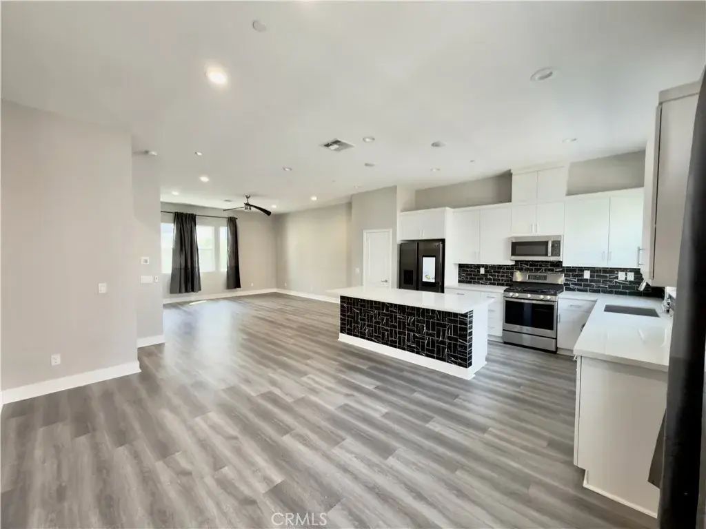 977 E Mason Lane 116, Anaheim