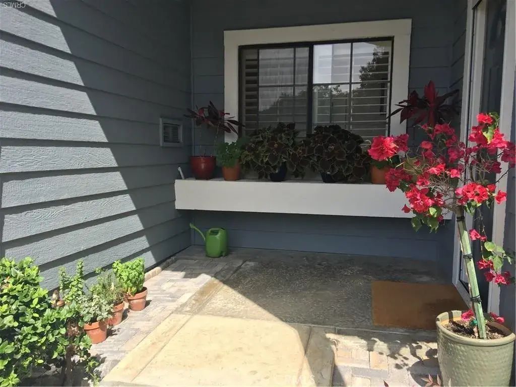 8152 Mainsail 104, Huntington Beach