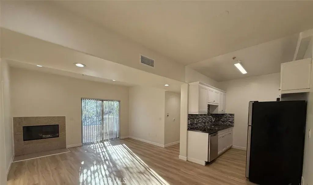 10849 Fruitland Drive 301, Studio City