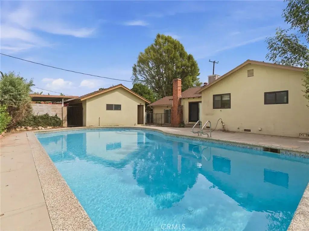 10127 Foothill Boulevard, Sylmar